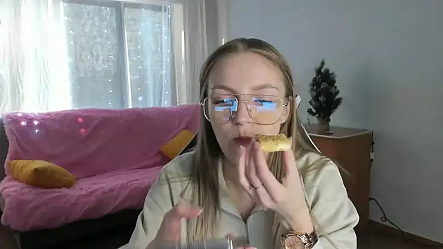 HitGyrl online show from January 11, 7:59 am