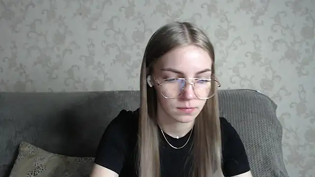 HitGyrl online show from February 25, 1:06 am