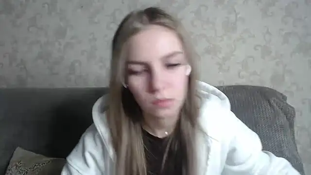 HitGyrl online show from March 4, 1:02 am