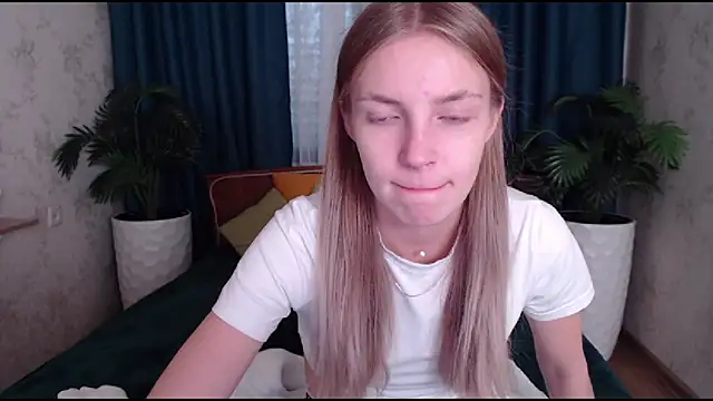 HitGyrl online show from October 30, 8:12 am