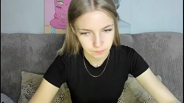 HitGyrl online show from November 28, 1:06 am