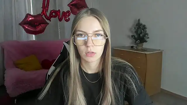 HitGyrl online show from March 3, 1:12 am