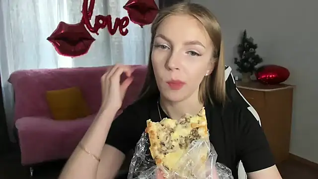 HitGyrl online show from April 8, 8:05 am