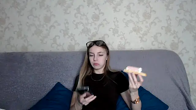 HitGyrl online show from November 13, 1:09 am