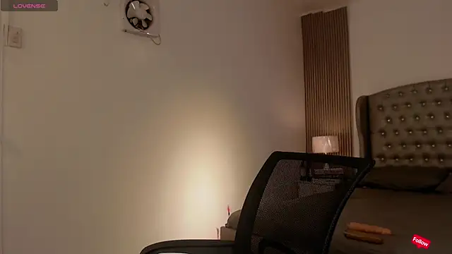 Snapshot of your_half_woman chatting on December 20, 8:01 pm your half woman online show from December 20, 8:01 pm