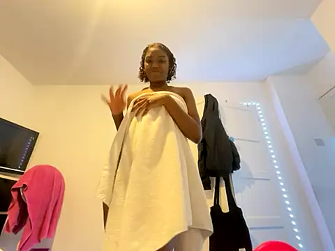 Snapshot of MissAngel-05 chatting on October 10, 10:32 pm MissAngel-05 online show from October 10, 10:32 pm