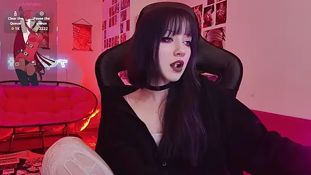 LiliLuna online show from December 16, 1:04 pm