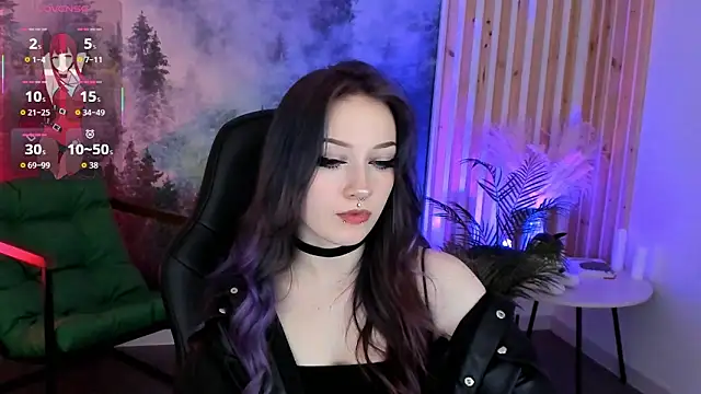 Snapshot of LiliLuna chatting on November 6, 1:04 pm LiliLuna online show from November 6, 1:04 pm