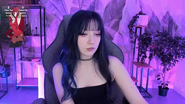 LiliLuna online show from December 4, 3:00 pm