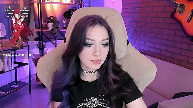 Snapshot of LiliLuna chatting on November 12, 1:48 pm LiliLuna online show from November 12, 1:48 pm