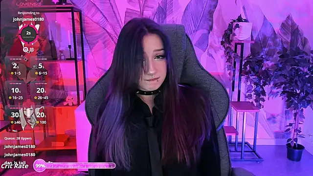 Snapshot of LiliLuna chatting on September 24, 10:27 pm LiliLuna online show from September 24, 10:27 pm
