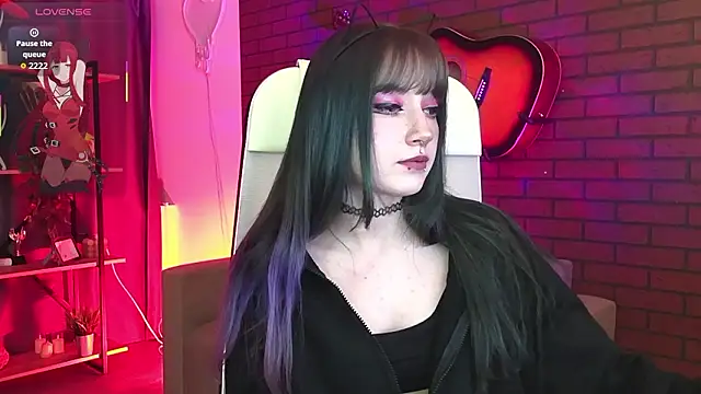 LiliLuna online show from February 19, 4:15 pm