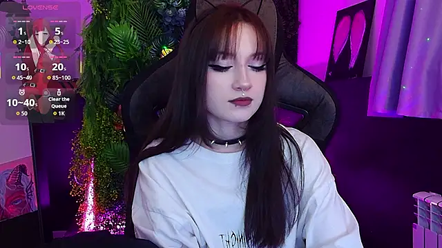 LiliLuna online show from February 25, 1:00 pm