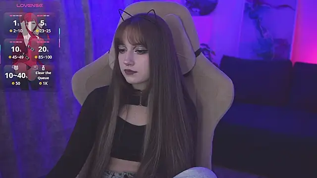 Snapshot of LiliLuna chatting on March 19, 1:00 pm LiliLuna online show from March 19, 1:00 pm