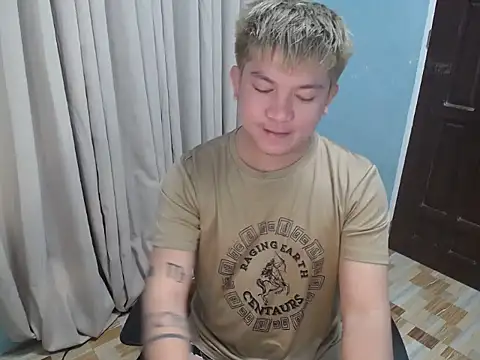 Snapshot of Fuckboii_intown chatting on December 23, 10:03 am Fuckboii intown online show from December 23, 10:03 am