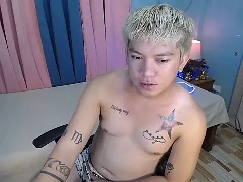 Snapshot of Fuckboii_intown chatting on July 5, 9:05 am Fuckboii intown online show from July 5, 9:05 am