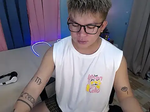 Snapshot of Fuckboii_intown chatting on July 9, 7:20 am Fuckboii intown online show from July 9, 7:20 am