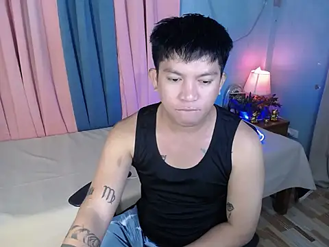 Snapshot of Fuckboii_intown chatting on July 6, 10:11 am Fuckboii intown online show from July 6, 10:11 am