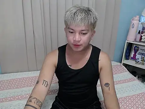Snapshot of Fuckboii_intown chatting on February 4, 1:33 am Fuckboii intown online show from February 4, 1:33 am