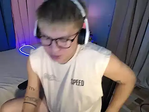Snapshot of Fuckboii_intown chatting on July 10, 1:00 pm Fuckboii intown online show from July 10, 1:00 pm