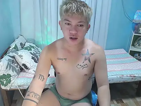 Snapshot of Fuckboii_intown chatting on October 3, 9:22 am Fuckboii intown online show from October 3, 9:22 am