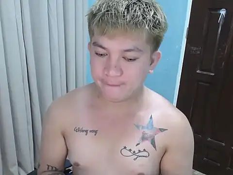 Snapshot of Fuckboii_intown chatting on December 19, 9:22 am Fuckboii intown online show from December 19, 9:22 am