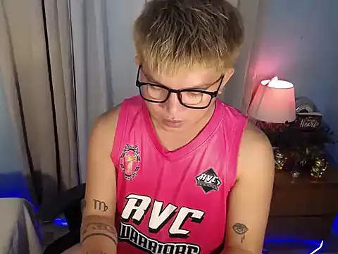 Snapshot of Fuckboii_intown chatting on July 15, 12:56 pm Fuckboii intown online show from July 15, 12:56 pm