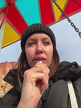 ElliRose online show from October 31, 6:32 am