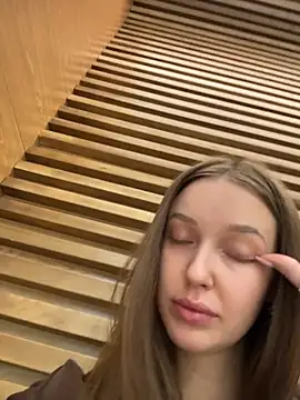 ElliRose online show from November 30, 8:15 am