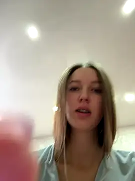 Snapshot of ElliRose chatting on October 1, 4:28 am ElliRose online show from October 1, 4:28 am