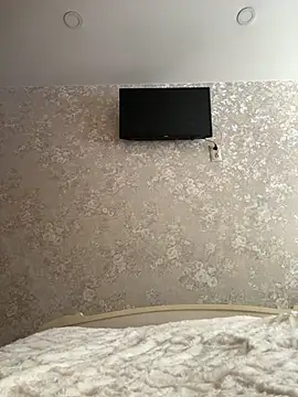 ElliRose online show from February 4, 6:30 am