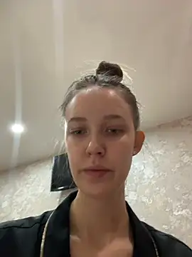 ElliRose online show from February 8, 1:42 pm