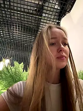 Snapshot of ElliRose chatting on September 25, 4:18 am ElliRose online show from September 25, 4:18 am