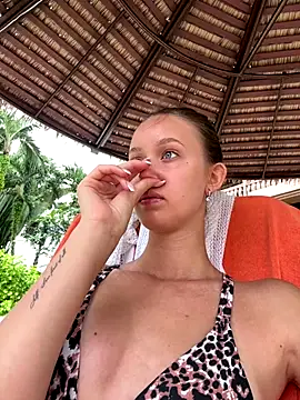 ElliRose online show from October 21, 7:19 am