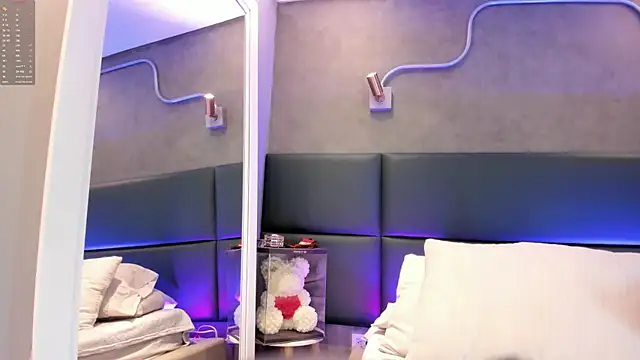 tinnymonroe online show from December 14, 5:40 pm