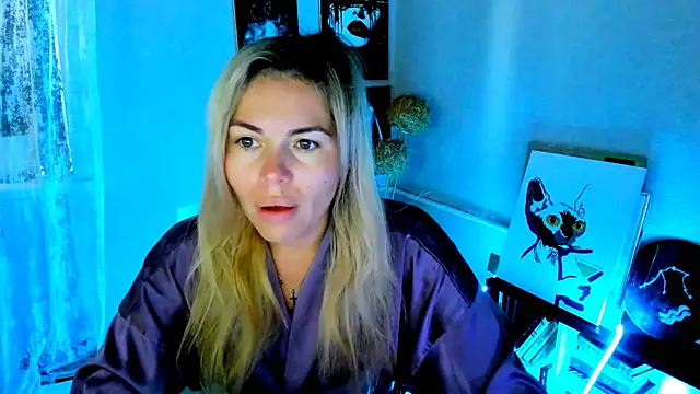 LoraBoyar online show from July 8, 2:35 am