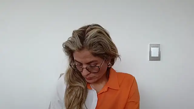 Snapshot of linda-mature43 chatting on September 19, 3:27 pm linda-mature43 online show from September 19, 3:27 pm