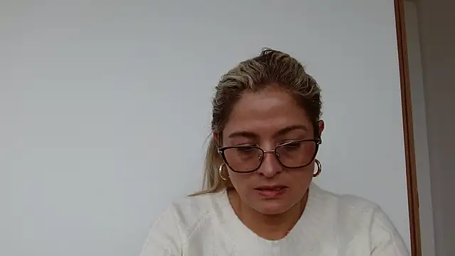 Snapshot of linda-mature43 chatting on September 30, 5:52 pm linda-mature43 online show from September 30, 5:52 pm