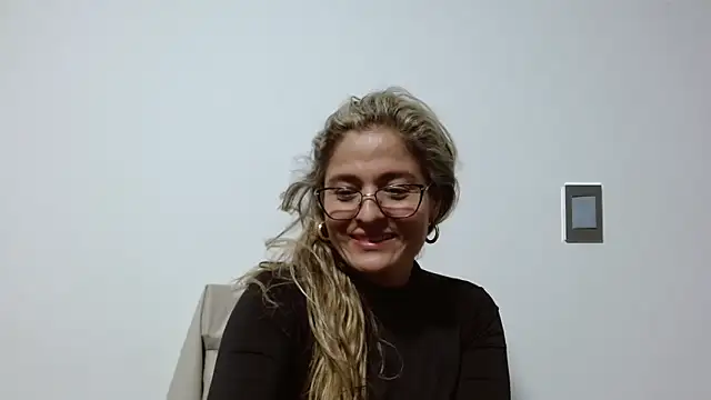 Snapshot of linda-mature43 chatting on September 20, 11:10 pm linda-mature43 online show from September 20, 11:10 pm