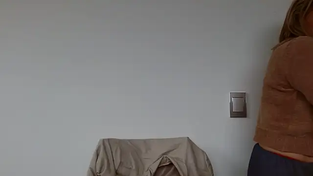 Snapshot of linda-mature43 chatting on September 18, 2:31 pm linda-mature43 online show from September 18, 2:31 pm