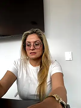 Snapshot of linda-mature43 chatting on October 18, 3:47 pm linda-mature43 online show from October 18, 3:47 pm