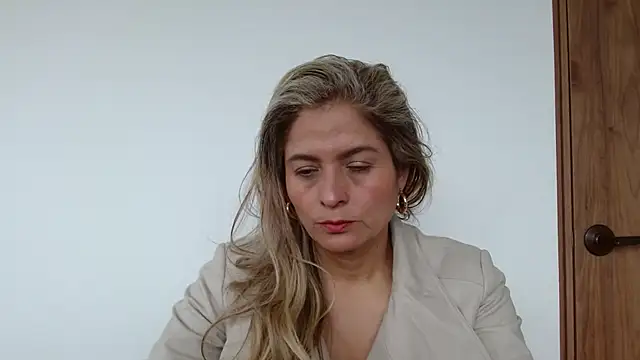 Snapshot of linda-mature43 chatting on September 17, 4:31 pm linda-mature43 online show from September 17, 4:31 pm