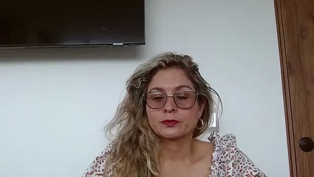 Snapshot of linda-mature43 chatting on October 13, 4:41 pm linda-mature43 online show from October 13, 4:41 pm