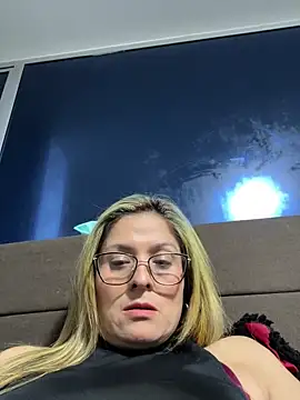 Snapshot of linda-mature43 chatting on October 18, 3:41 am linda-mature43 online show from October 18, 3:41 am