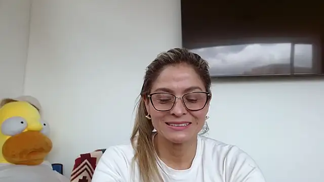 linda-mature43 online show from November 12, 4:00 pm