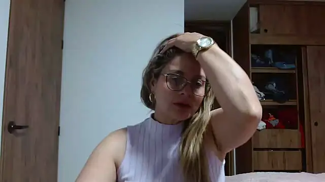 linda-mature43 online show from November 1, 11:20 pm