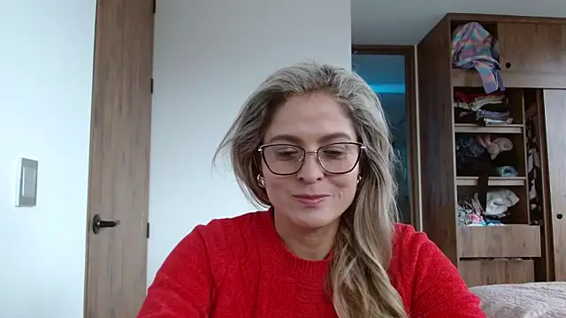 Snapshot of linda-mature43 chatting on September 15, 6:52 pm linda-mature43 online show from September 15, 6:52 pm