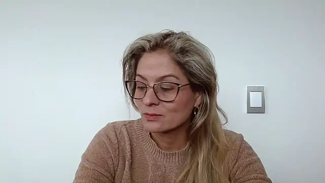Snapshot of linda-mature43 chatting on October 1, 4:33 pm linda-mature43 online show from October 1, 4:33 pm