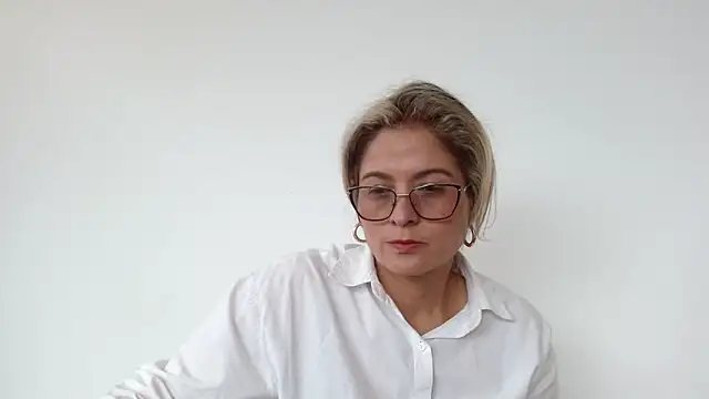 Snapshot of linda-mature43 chatting on October 3, 4:30 pm linda-mature43 online show from October 3, 4:30 pm