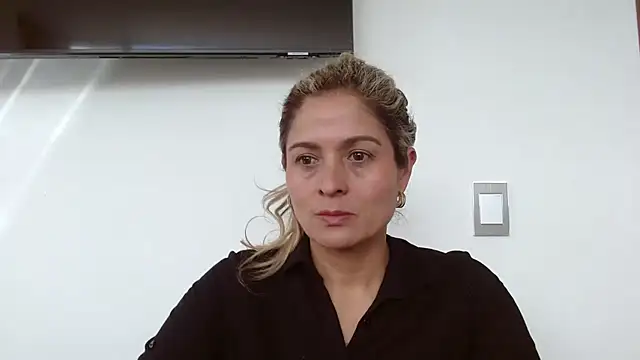 Snapshot of linda-mature43 chatting on October 7, 7:04 pm linda-mature43 online show from October 7, 7:04 pm